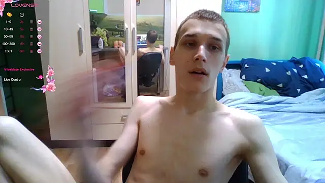 Snapshot of your___honeyy chatting on April 11, 7:02 am your honeyy online show from April 11, 7:02 am