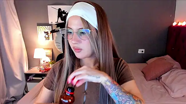 Snapshot of iambrave chatting on February 4, 1:28 pm iambrave online show from February 4, 1:28 pm