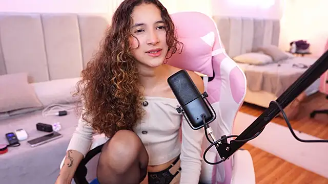 pinkloly online show from September 25, 7:06 pm