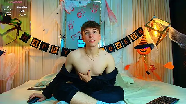 TaylerWhite online show from October 26, 1:06 pm