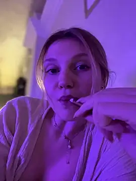 Emaline Fane online show from December 22, 6:27 pm