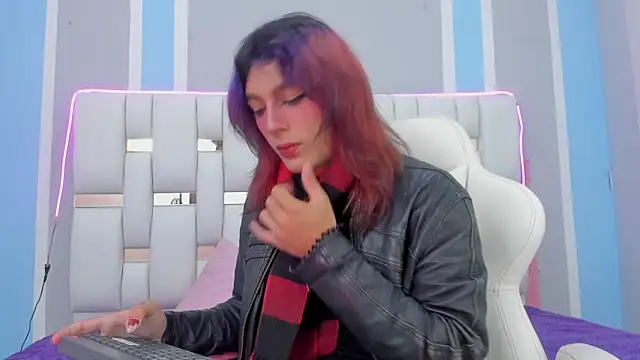 Snapshot of MilkWhore1 chatting on November 4, 7:24 pm MilkWhore1 online show from November 4, 7:24 pm