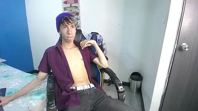 Snapshot of CupcakeeBoy chatting on October 22, 1:11 pm CupcakeeBoy online show from October 22, 1:11 pm