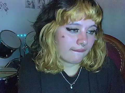  MoonBlue  online show from December 15, 6:17 am