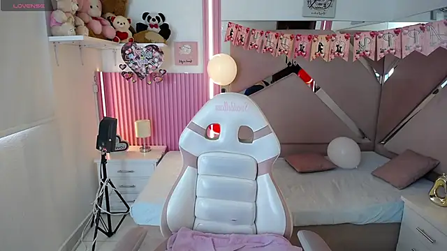 Mia garcia28 online show from February 6, 8:01 pm