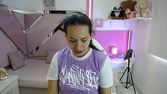 Mia garcia28 online show from June 13, 2:48 pm