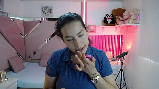 Mia garcia28 online show from July 9, 2:43 pm