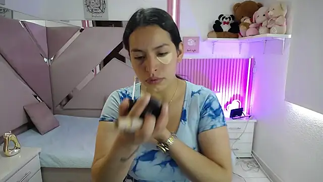 Mia garcia28 online show from July 15, 3:39 pm