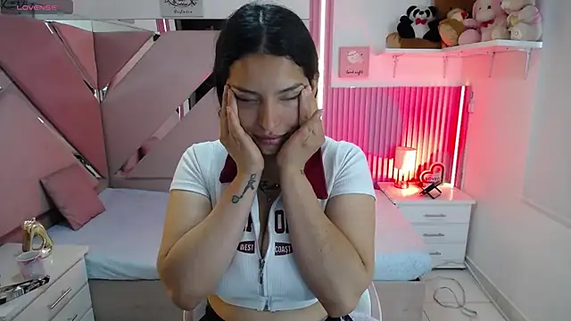 Mia garcia28 online show from August 3, 7:17 pm