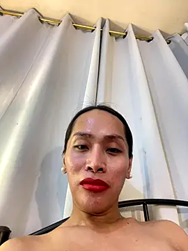 Snapshot of RomanticPearlTS chatting on October 28, 5:55 am RomanticPearlTS online show from October 28, 5:55 am