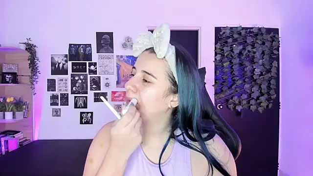 Lana Herondale online show from December 18, 9:15 am