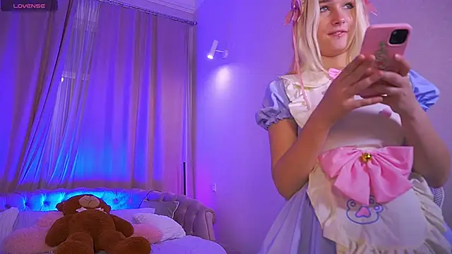 LilElfie online show from September 26, 12:42 pm