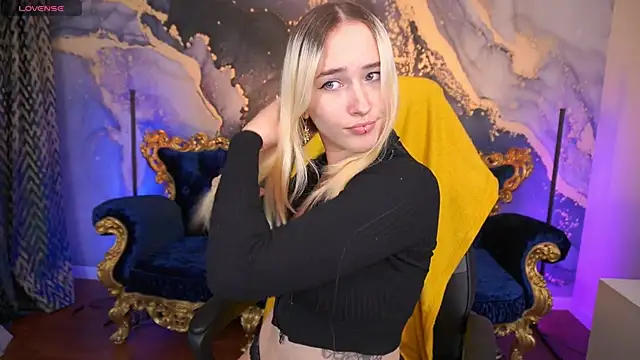 LilElfie online show from October 22, 7:46 pm