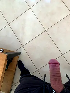 Snapshot of Chriscoki chatting on October 31, 8:59 am Chriscoki online show from October 31, 8:59 am