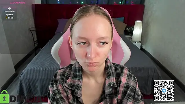 Mia E1fie online show from February 3, 11:32 pm