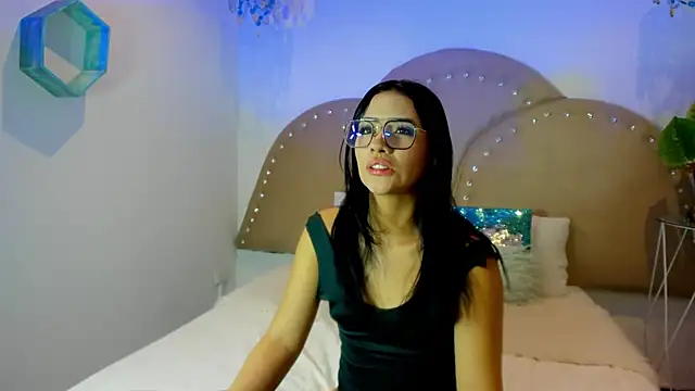 Snapshot of alanna_blaze chatting on September 27, 12:21 pm alanna blaze online show from September 27, 12:21 pm