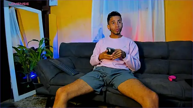 Snapshot of Alex_bigcock11_ chatting on September 20, 1:39 am Alex bigcock11 online show from September 20, 1:39 am