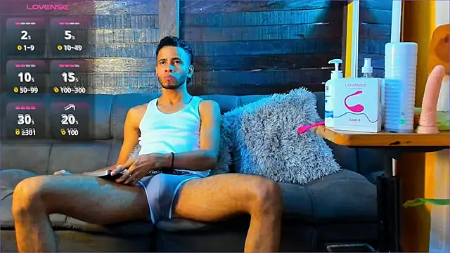 Snapshot of Alex_bigcock11_ chatting on September 22, 3:36 pm Alex bigcock11 online show from September 22, 3:36 pm