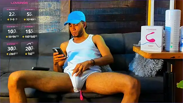 Snapshot of Alex_bigcock11_ chatting on September 23, 3:42 am Alex bigcock11 online show from September 23, 3:42 am