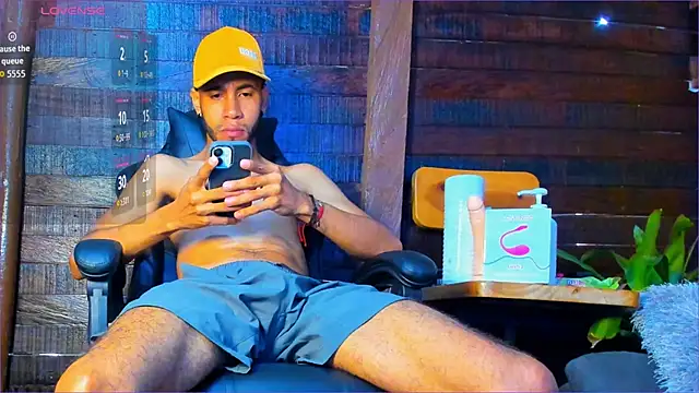 Snapshot of Alex_bigcock11_ chatting on November 13, 12:59 pm Alex bigcock11 online show from November 13, 12:59 pm