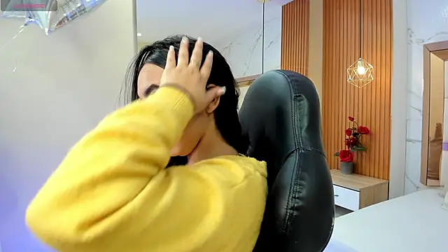 julieta rosee online show from December 17, 9:43 pm