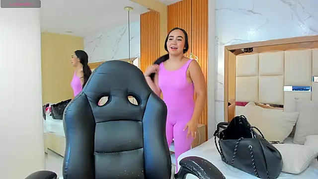 julieta rosee online show from May 1, 8:57 pm