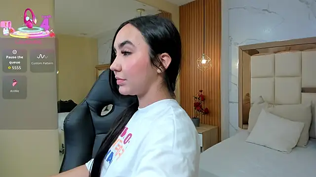 julieta rosee online show from July 14, 10:37 pm