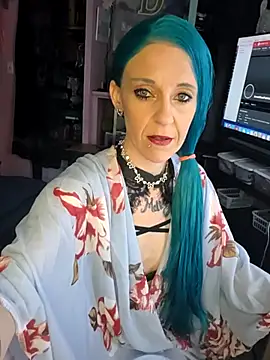 Snapshot of Purple2StayThnxx chatting on April 30, 1:01 am Purple2StayThnxx online show from April 30, 1:01 am