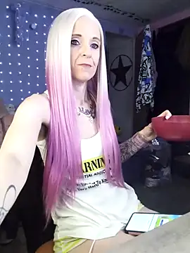 Snapshot of Purple2StayThnxx chatting on June 5, 11:05 am Purple2StayThnxx online show from June 5, 11:05 am