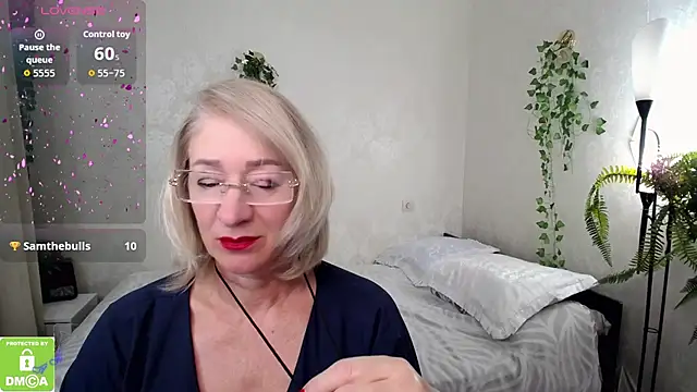 hunters woman online show from October 17, 1:57 pm