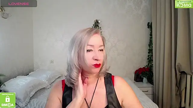 hunters woman online show from March 18, 5:05 pm