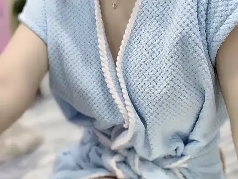 Snapshot of Lyly-2k5 chatting on October 24, 1:24 am Lyly-2k5 online show from October 24, 1:24 am