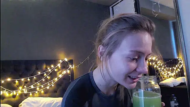 Snapshot of tokyomeow chatting on December 14, 7:25 am tokyomeow online show from December 14, 7:25 am