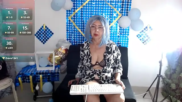 Snapshot of ruth_blue21 chatting on October 1, 4:40 am ruth blue21 online show from October 1, 4:40 am