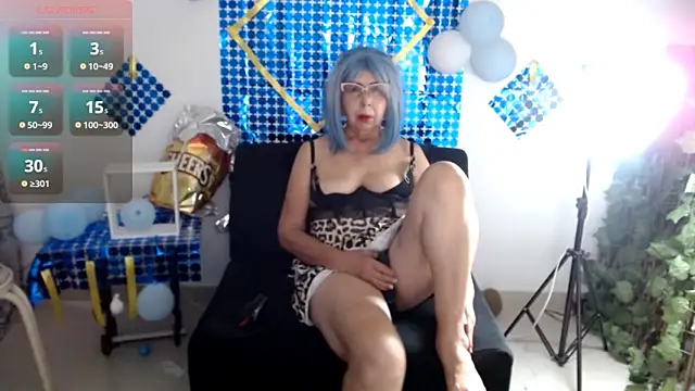 Snapshot of ruth_blue21 chatting on October 12, 8:30 pm ruth blue21 online show from October 12, 8:30 pm