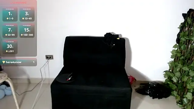 Snapshot of ruth_blue21 chatting on October 27, 4:27 am ruth blue21 online show from October 27, 4:27 am