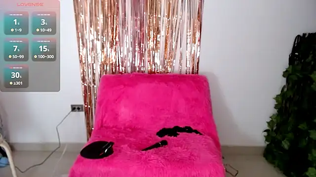 Snapshot of ruth_blue21 chatting on December 3, 1:46 am ruth blue21 online show from December 3, 1:46 am