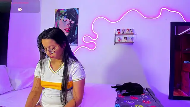 Snapshot of Dilan_and_Mia chatting on November 19, 2:33 am Dilan and Mia online show from November 19, 2:33 am