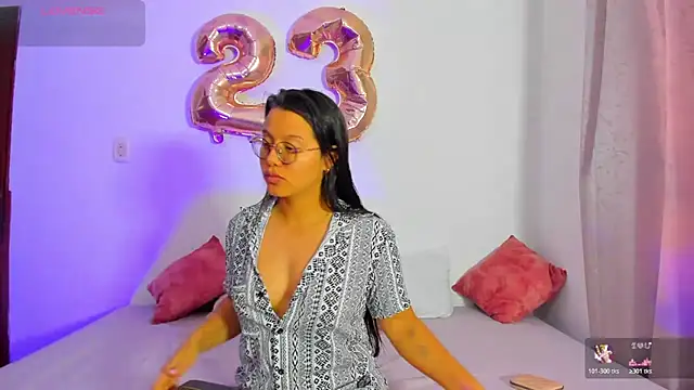 Snapshot of Dilan_and_Mia chatting on November 22, 11:53 am Dilan and Mia online show from November 22, 11:53 am