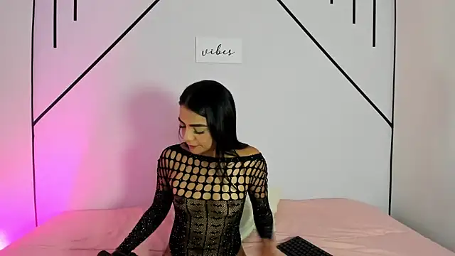 MiahCornell  online show from October 1, 8:04 pm