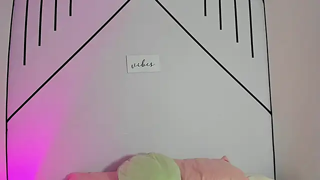 MiahCornell  online show from October 29, 7:59 pm