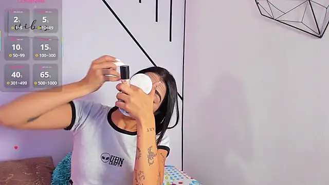 MiahCornell  online show from December 4, 7:22 pm