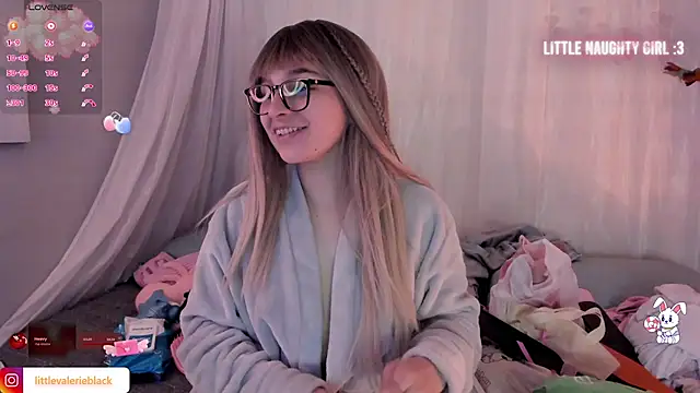 Snapshot of Aurora_blaack chatting on November 19, 4:12 am Aurora blaack online show from November 19, 4:12 am