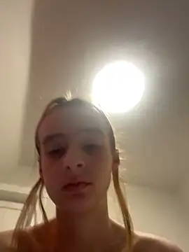 SeccySerena online show from February 4, 8:47 pm