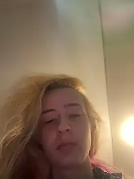 Snapshot of SeccySerena chatting on April 20, 3:37 pm SeccySerena online show from April 20, 3:37 pm