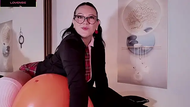 Snapshot of karla_valk1 chatting on October 18, 11:55 am karla valk1 online show from October 18, 11:55 am