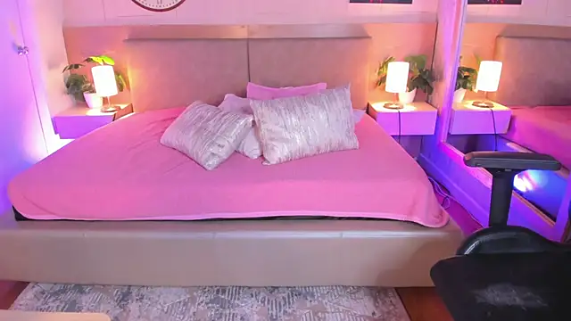 Snapshot of Meloddy_Rose chatting on September 16, 4:35 am Meloddy Rose online show from September 16, 4:35 am