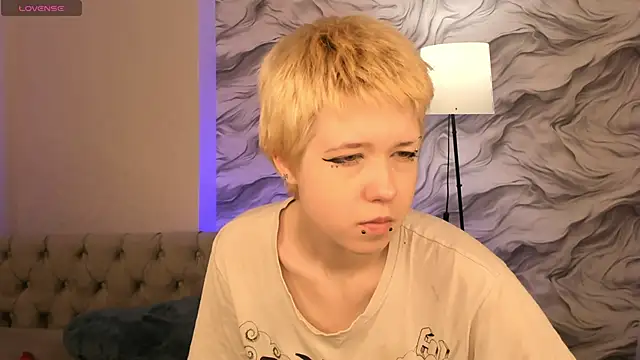 Snapshot of CarolineRichter chatting on October 10, 2:21 am CarolineRichter online show from October 10, 2:21 am