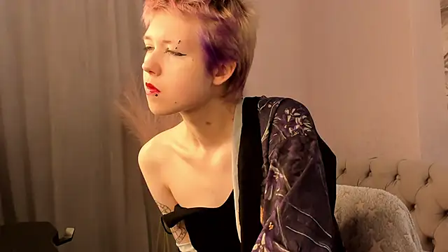 Snapshot of CarolineRichter chatting on October 18, 3:20 am CarolineRichter online show from October 18, 3:20 am