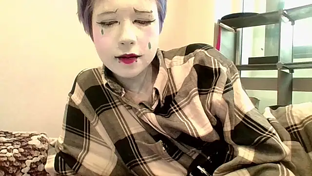 Snapshot of CarolineRichter chatting on October 30, 7:43 am CarolineRichter online show from October 30, 7:43 am